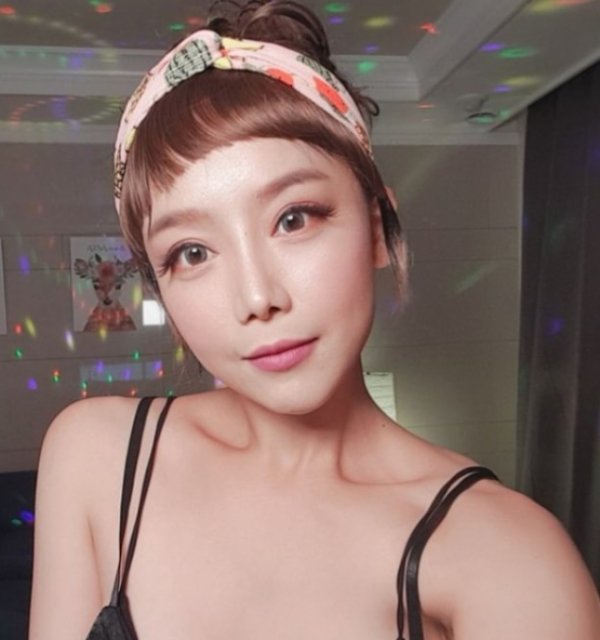 에로배우 이채담